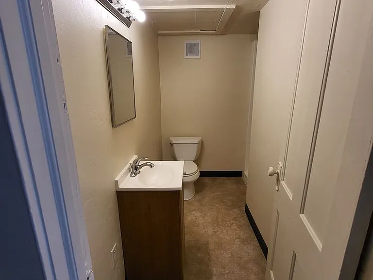 207 Irwin Ave — Photo 9
