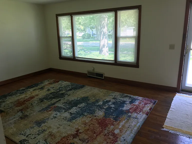 310 E Oliver St — Photo 5