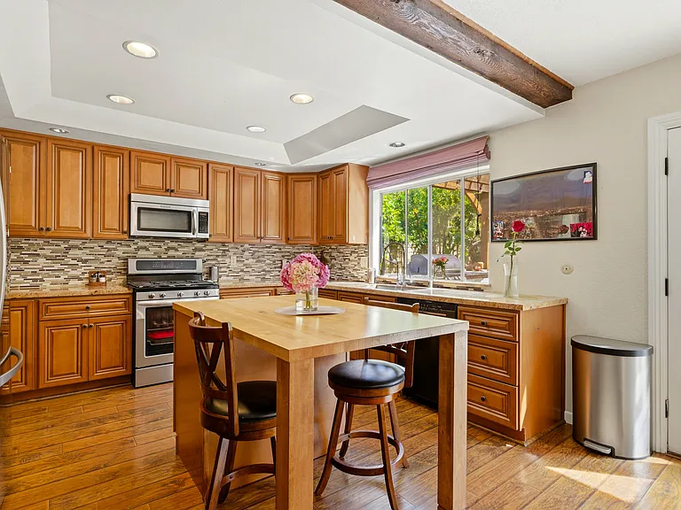 24668 Ebelden Ave — Photo 30