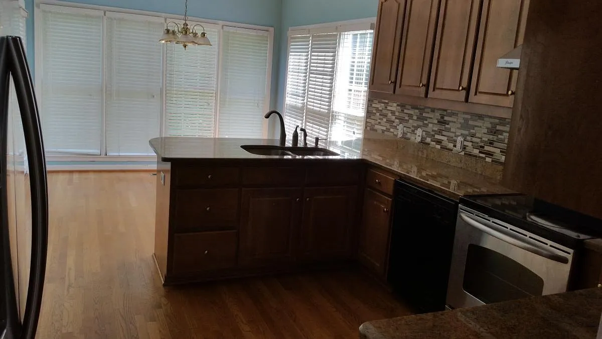 2411 Southwood Trace — Photo 4