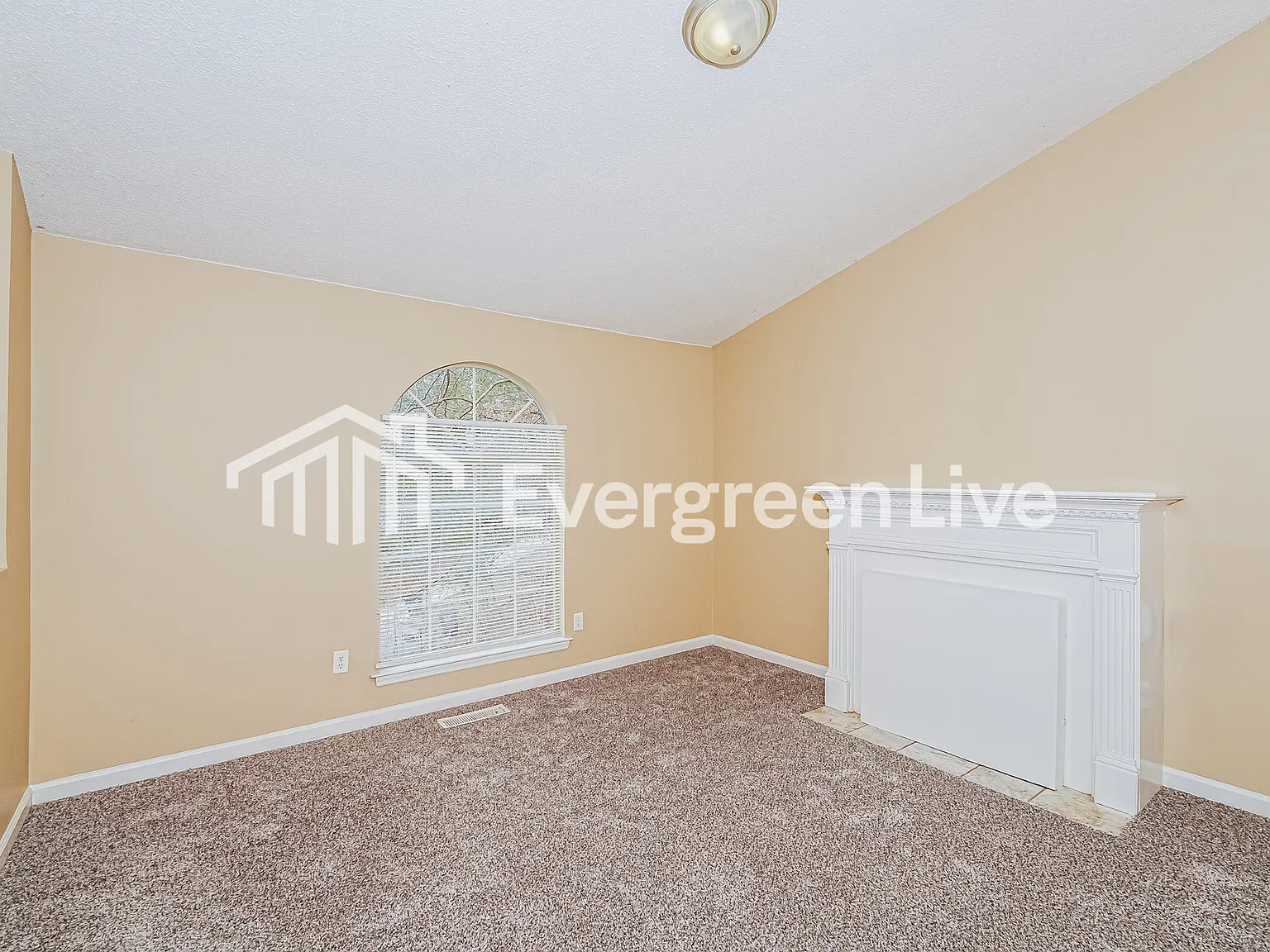 3 bed, 2.0 bath, 1176 sqft, $1,495 — Photo 2