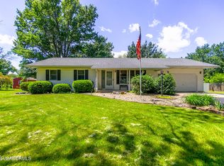 221 Sunset Ln, Centralia, MO 65240