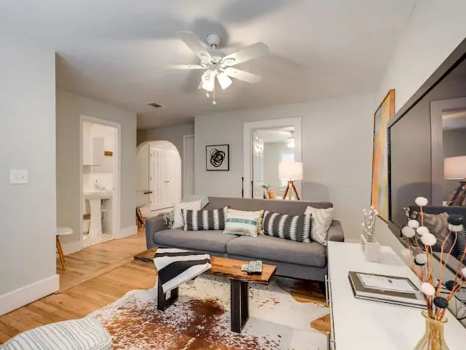 1501 W Myrtle