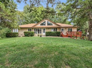 608 4h Rd, Lansing, KS 66043