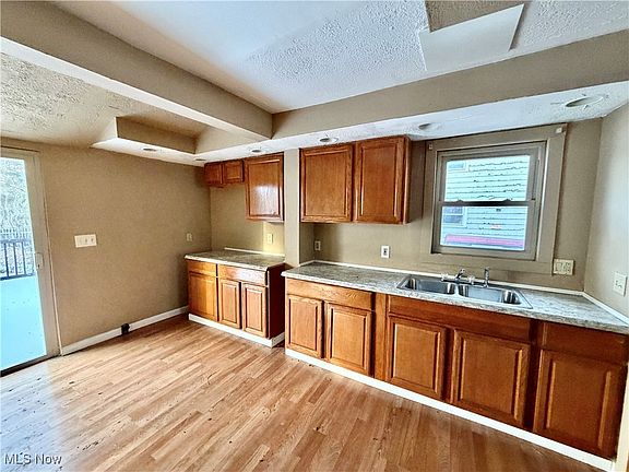 5th image of 1100 Woodbine Ave SE