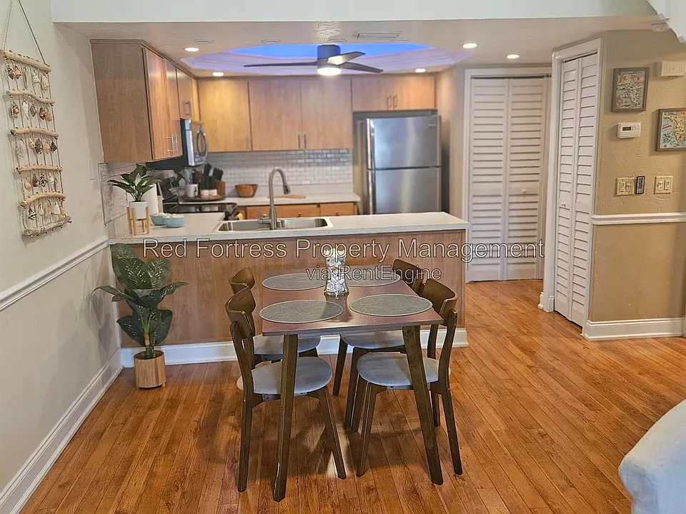 12918 Meadowood Ct