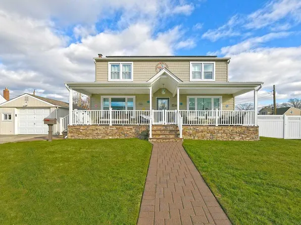 845 Pineneck Road, Seaford, NY 11783