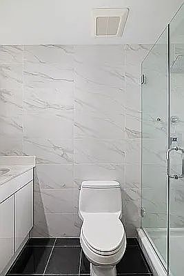 5th image of 680 Franklin Ave #5