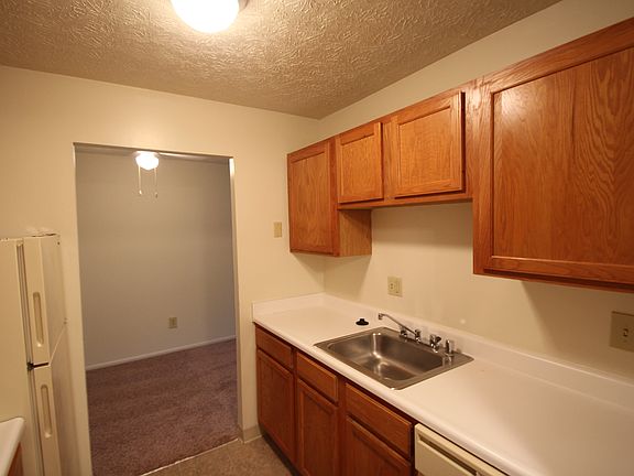 4th image of 3906 Lori Dr APT 13