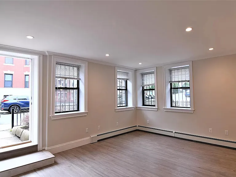 31 Glenville Ave #A — Photo 7