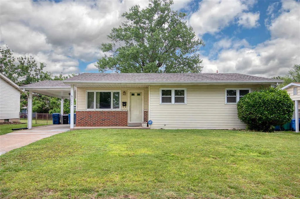 2065 David Dr photo 1