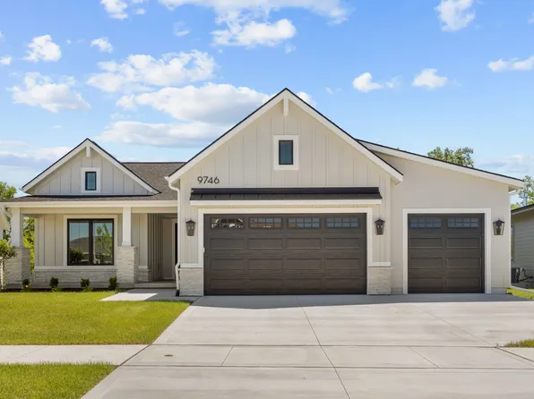 9746 Watermeadow Cir, Johnston, IA 50131