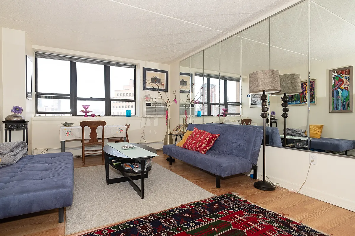 Building Photo - 300 W 110th St #17F