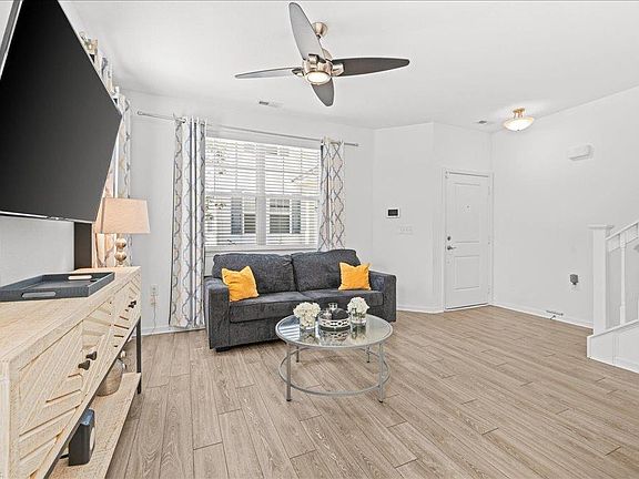 3rd image of 2454 Whitman St