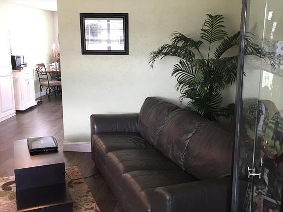 4th image of 404 Baywood Cir