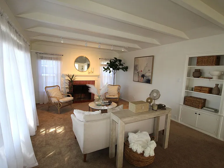 Charming Midtown Ventura Home- 3 Bedroom + 1.75 Bath — Photo 4