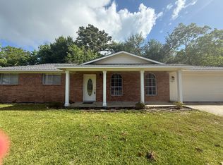 607 Sunset Dr, Bay Saint Louis, MS 39520