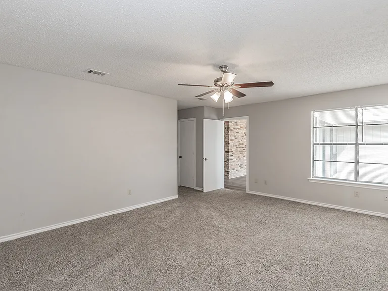 3008 Apple Valley Dr — Photo 34
