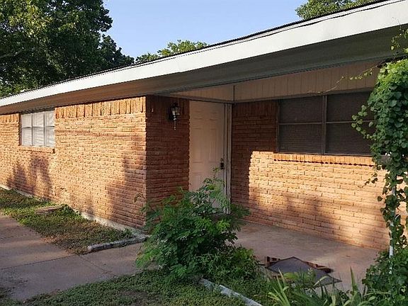 3rd image of 2000 Eden Ave