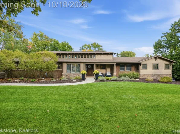 32484 Westlady Dr, Beverly Hills, MI 48025