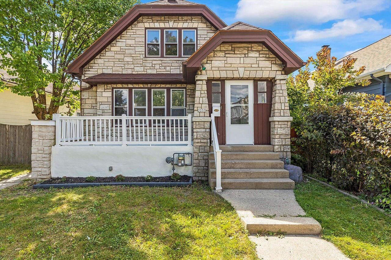 2237 South 72nd STREET, West Allis, WI 53219 Zillow