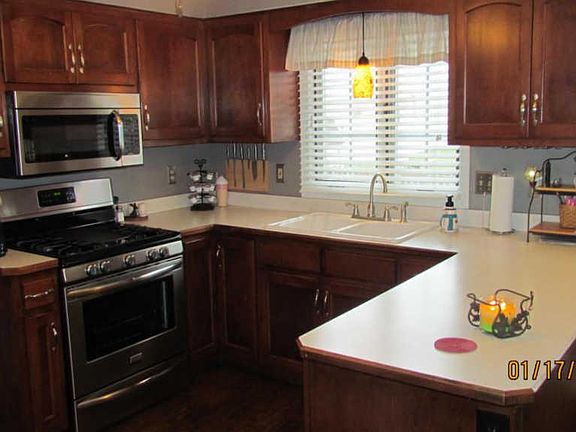3rd image of 531 Warwick Ln
