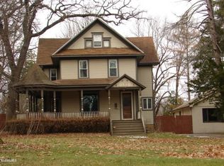 40 N Wise Ave, Freeport, IL 61032
