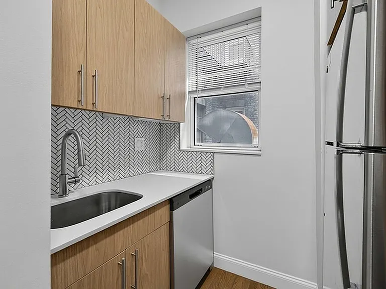 105-111 Queensberry Street — Photo 4