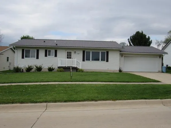 1608 Breca Ridge Dr, Anamosa, IA 52205