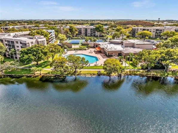 901 Colony Point Cir APT 310, Pembroke Pines, FL 33026