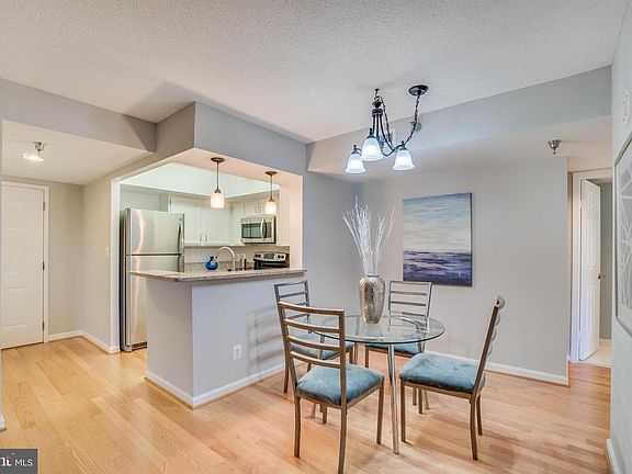 2nd image of 2400 Clarendon Blvd APT 1001
