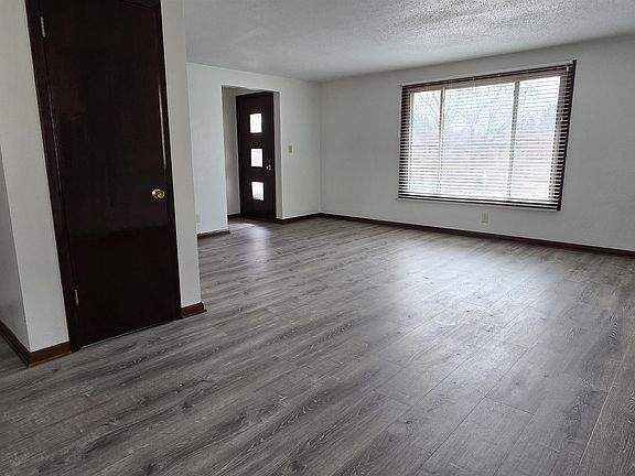 4th image of 7930 W Congress St