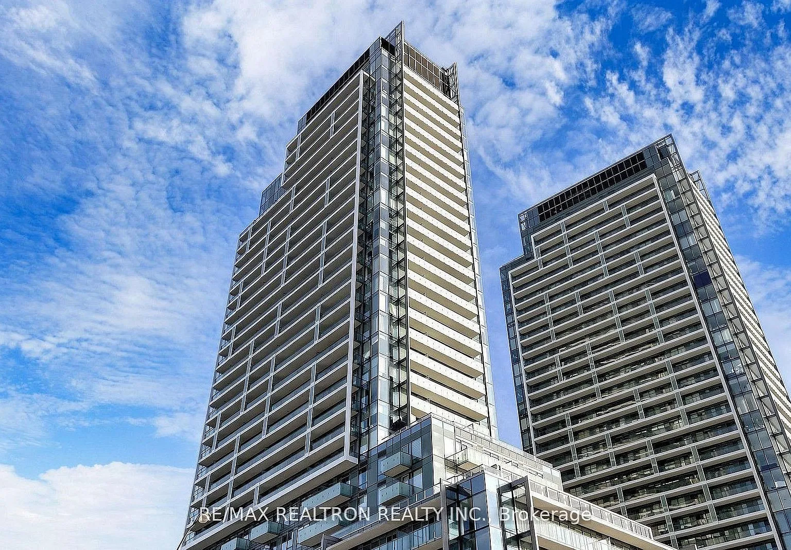 M2M Condos — Photo 1