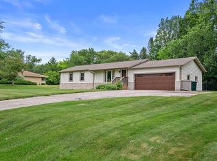 W284N6506 Hawthorne ROAD, Hartland, WI 53029