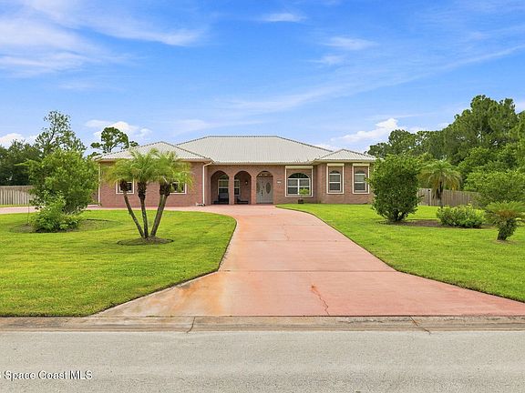 3rd image of 8605 Lake Ridge Dr