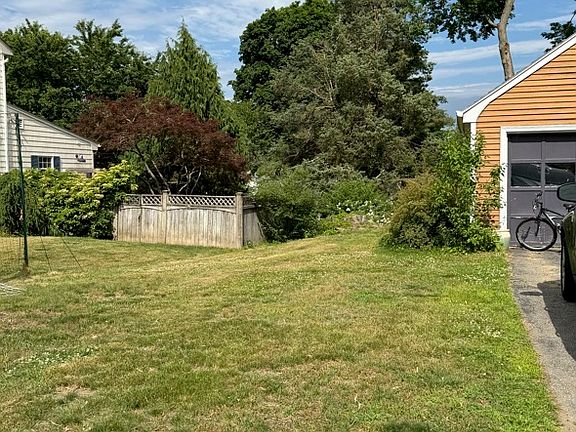 3rd image of 16 Frederick Dr