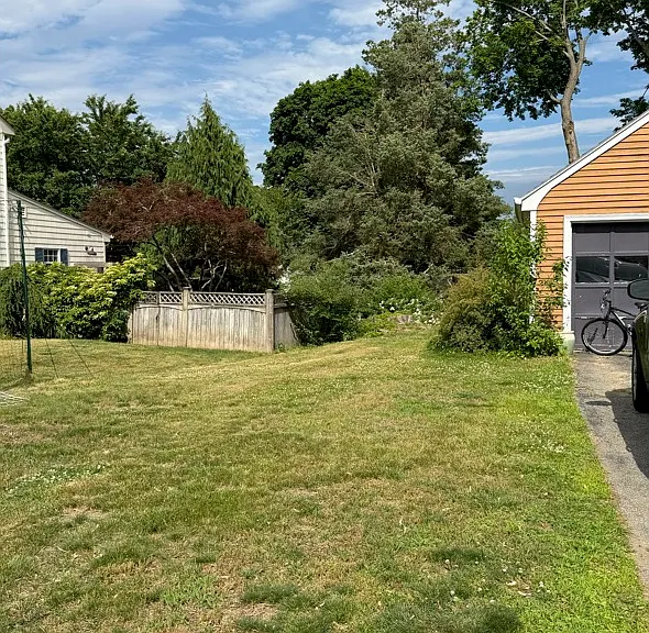 16 Frederick Dr — Photo 3