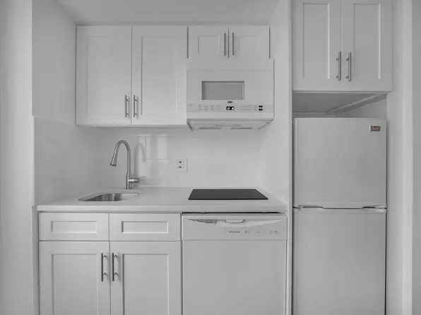 45 Tudor City Place image 6 of 18