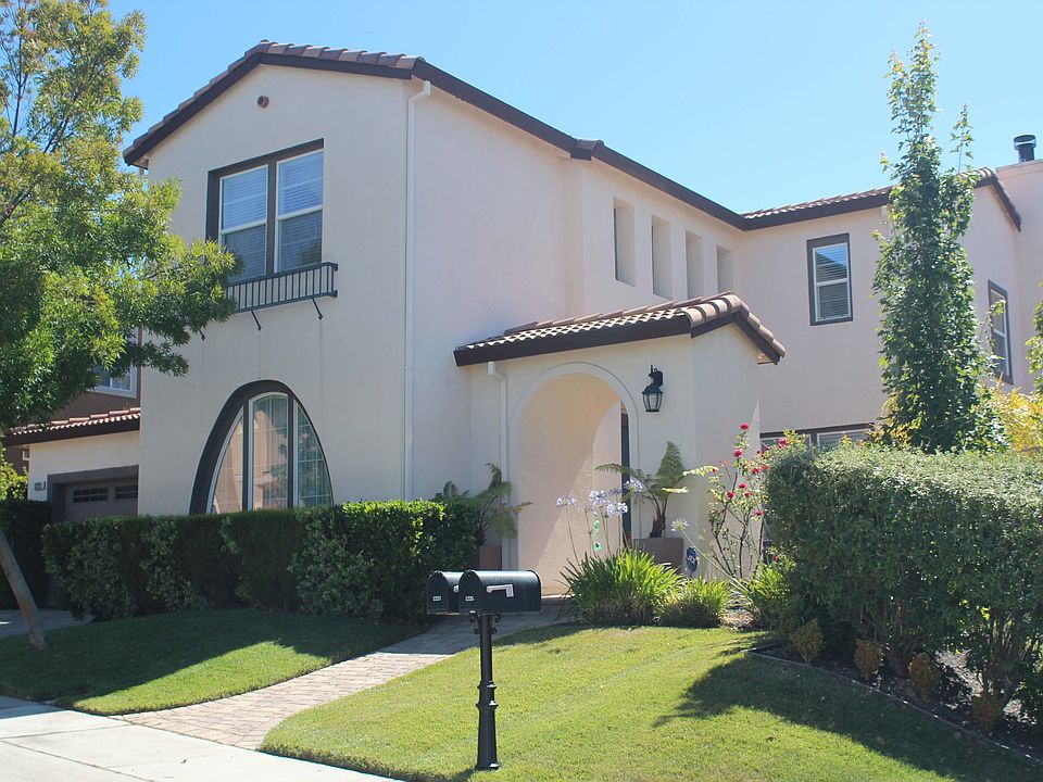 1223 Mountain Side Ct