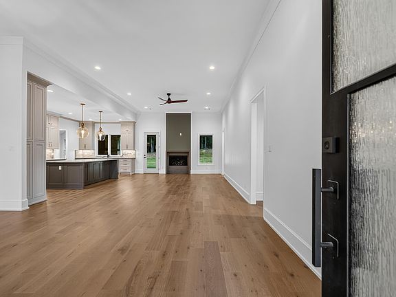 3rd image of 217 Gardens Gate Cir