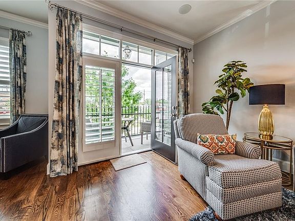 3rd image of 106 Kaufman St