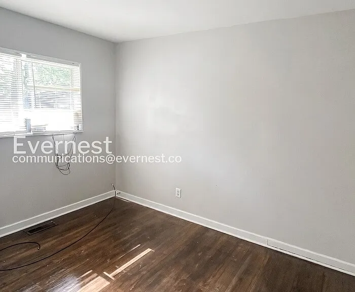 1232 Oakwood St — Photo 15