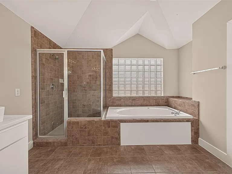 733 W 22nd St #D — Photo 31
