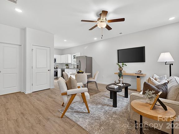 3rd image of 1822 Wilson W Lee Blvd