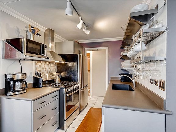 4th image of 789 N Clarkson St APT 304