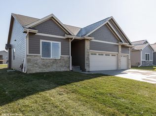 835 NE Owl Ridge Ln, Waukee, IA 50263