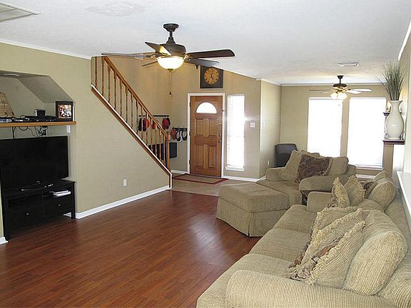 3rd image of 2905 Potomac Dr