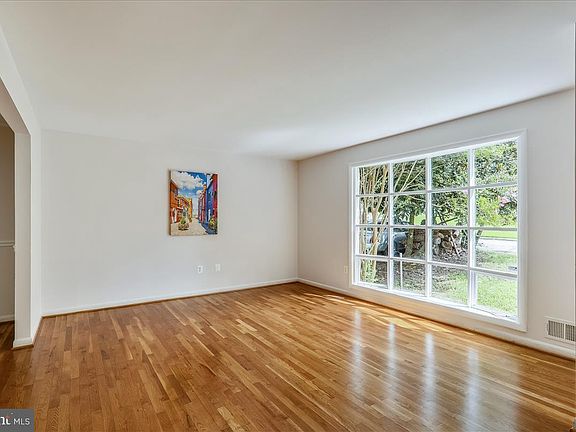 5th image of 4606 Stephanie St