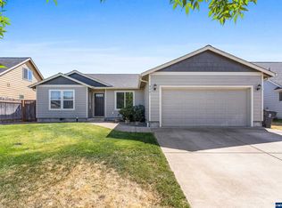 3487 Hawk Arrow Dr, Lebanon, OR 97355