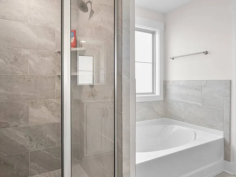 393 Frontier Dr — Photo 15